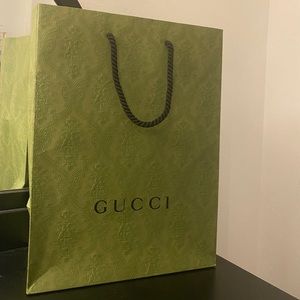 gucci medium sized gift bag